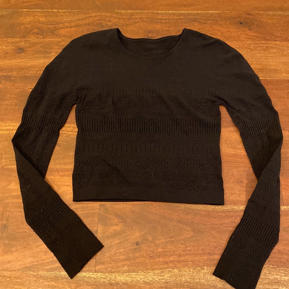 Fabletics workout long sleeved Crop Top with burnout design size small